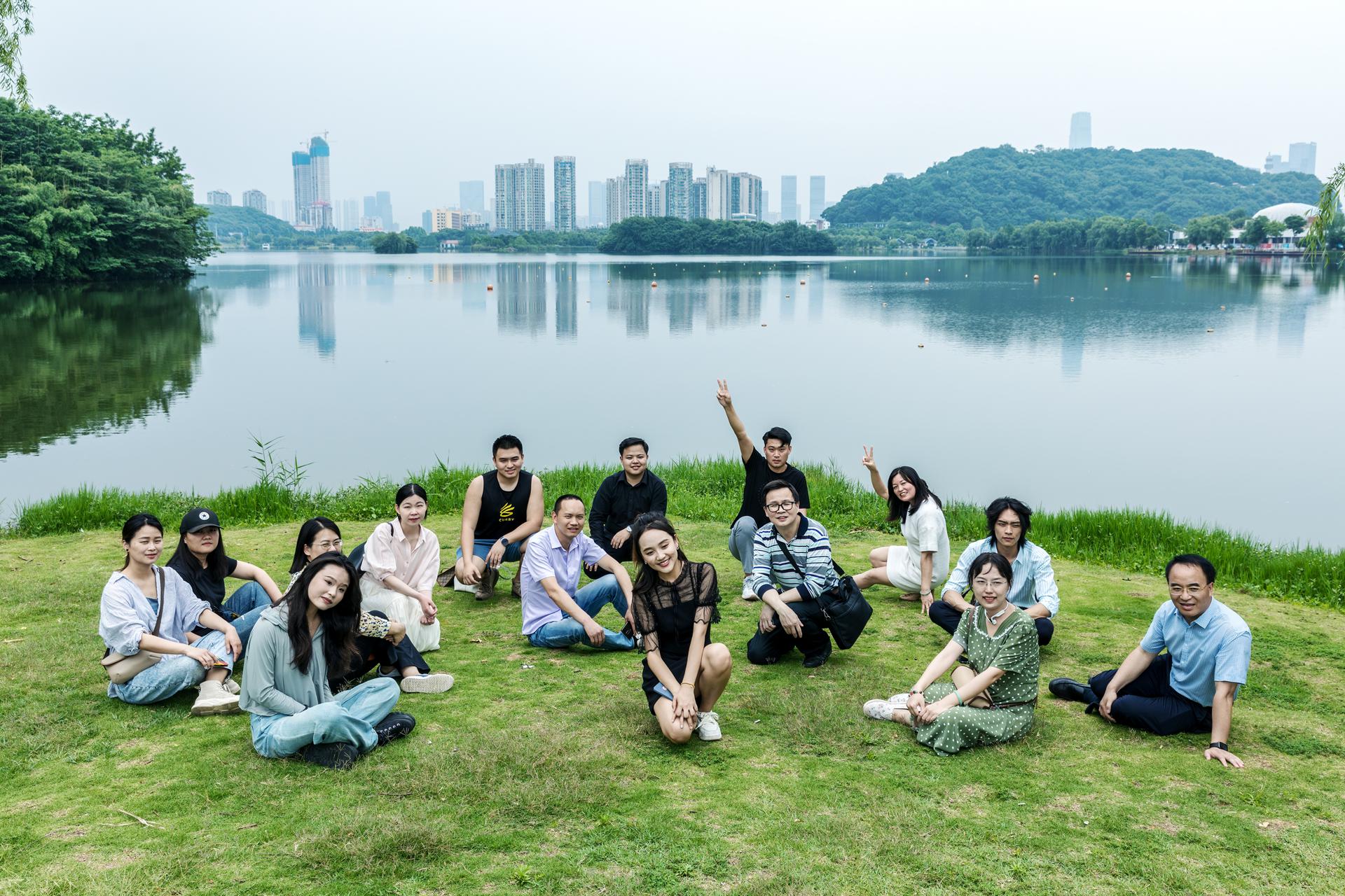 西湖畔的春日雅集 在“磐石·约在西湖”中寻找心灵共鸣